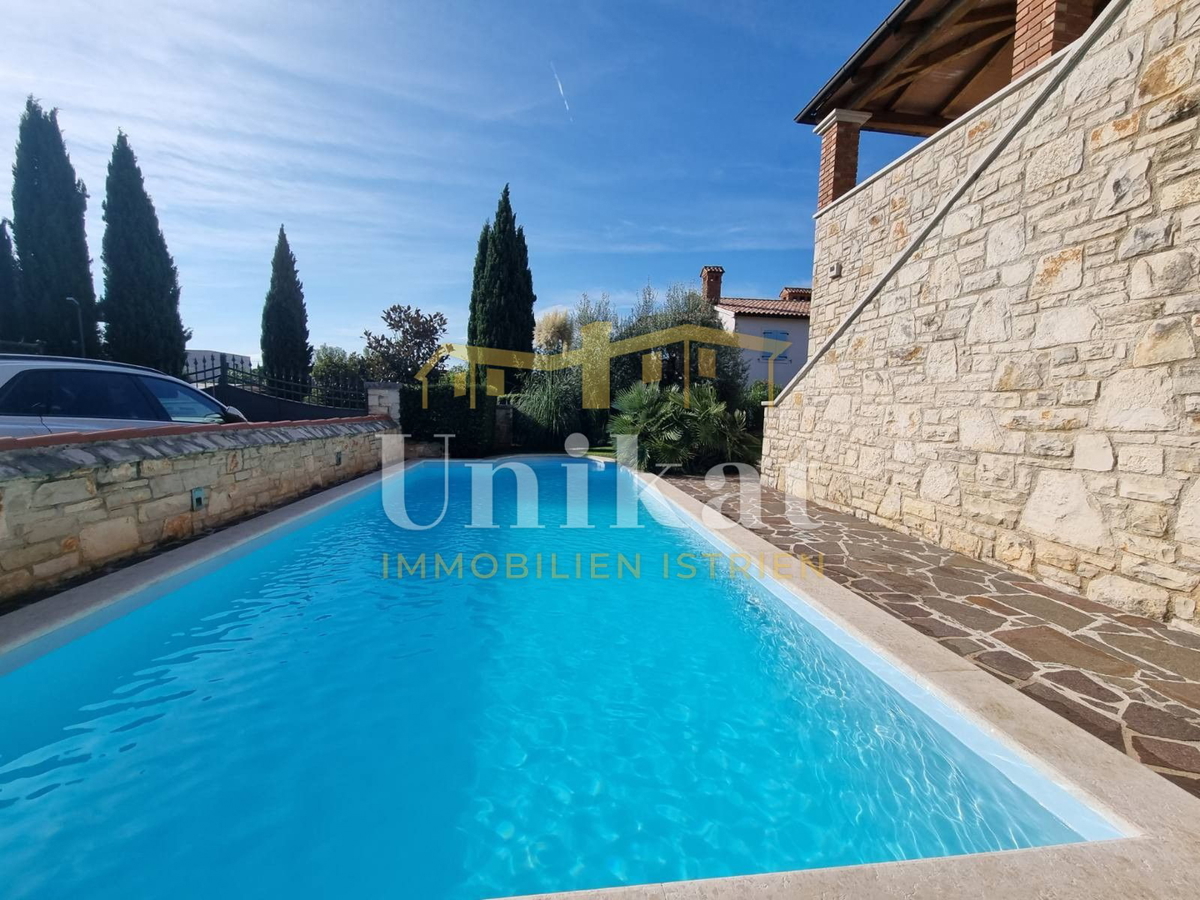 Dvojna hiša v istrskem slogu